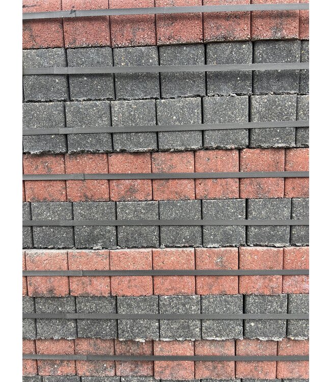 Partij 8.65 m² dikformaat rood/zwart