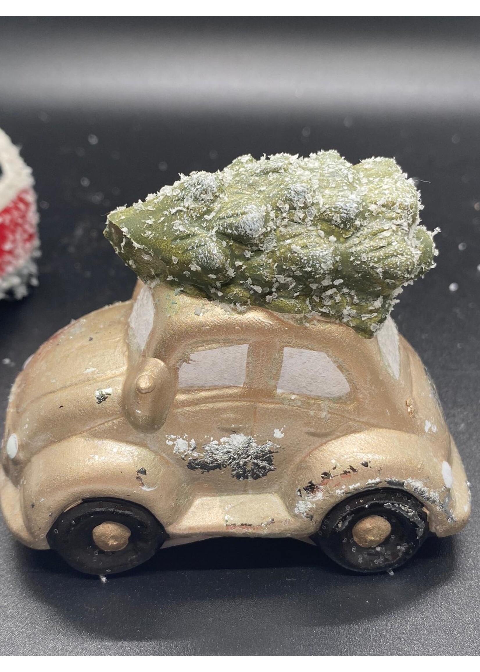 Auto of bus met kerstboom