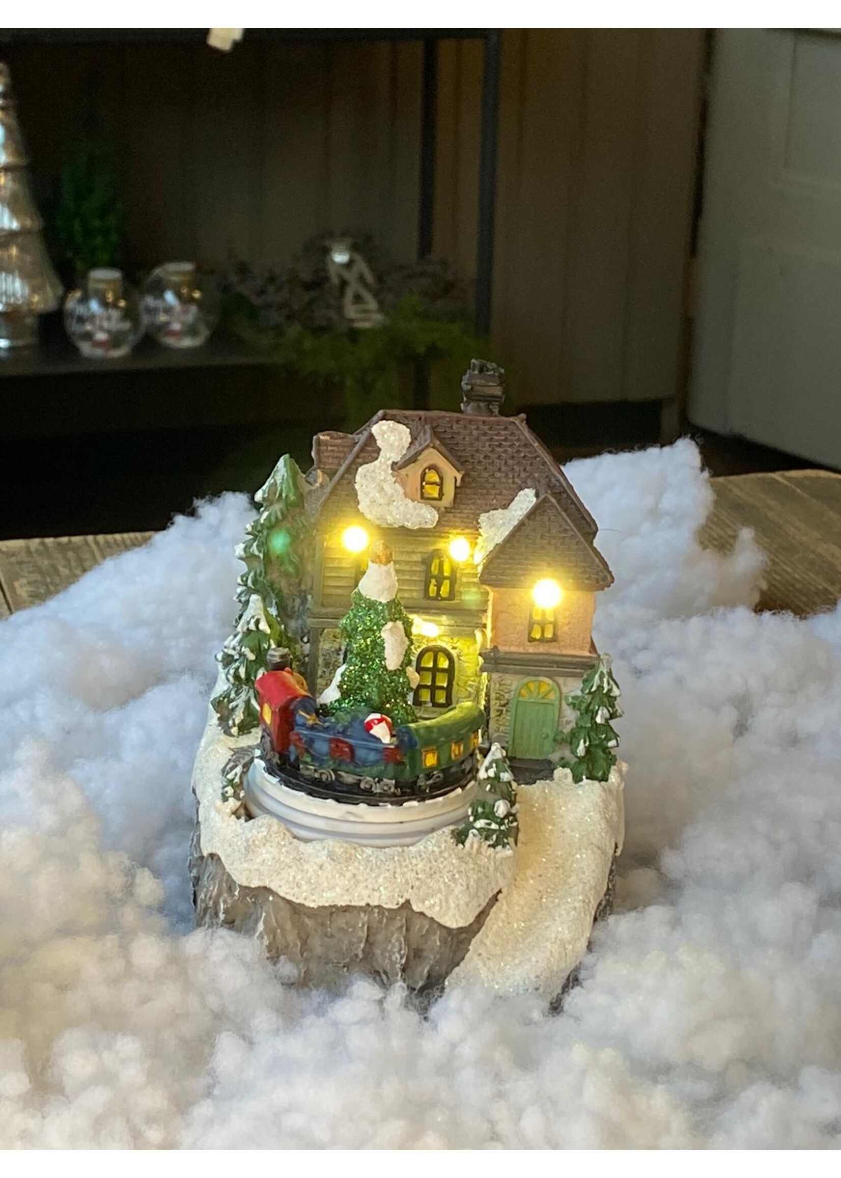Huis voor kerstdorp met trein