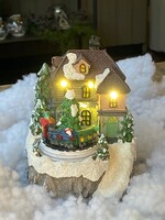 Huis voor kerstdorp met trein