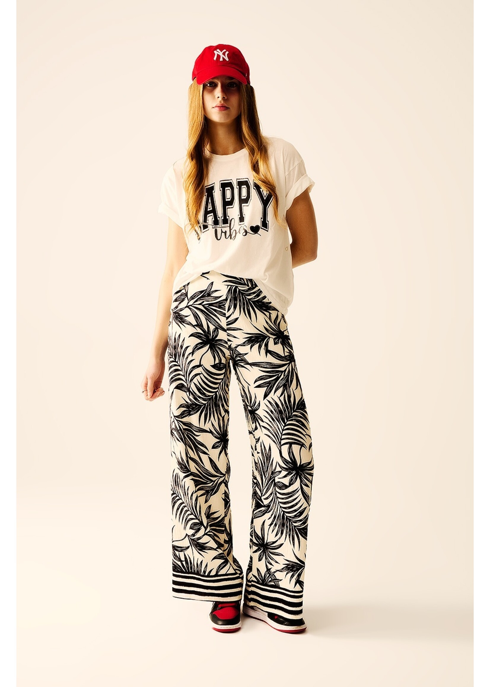 Q2 Witte Pantalon Met Brede Pijpen En Bloemen Detail In Zwart Maat; M