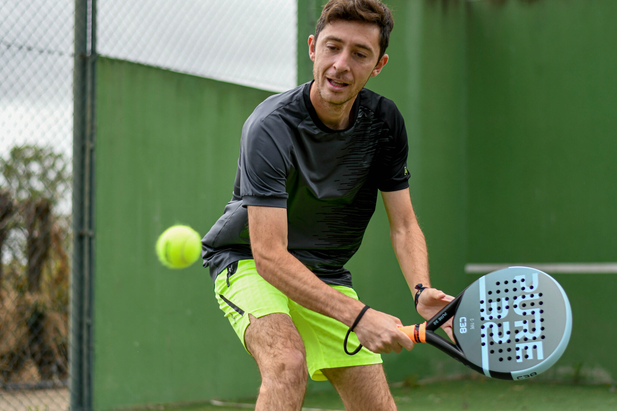 Waarom is een licht padel racket beter voor mij?