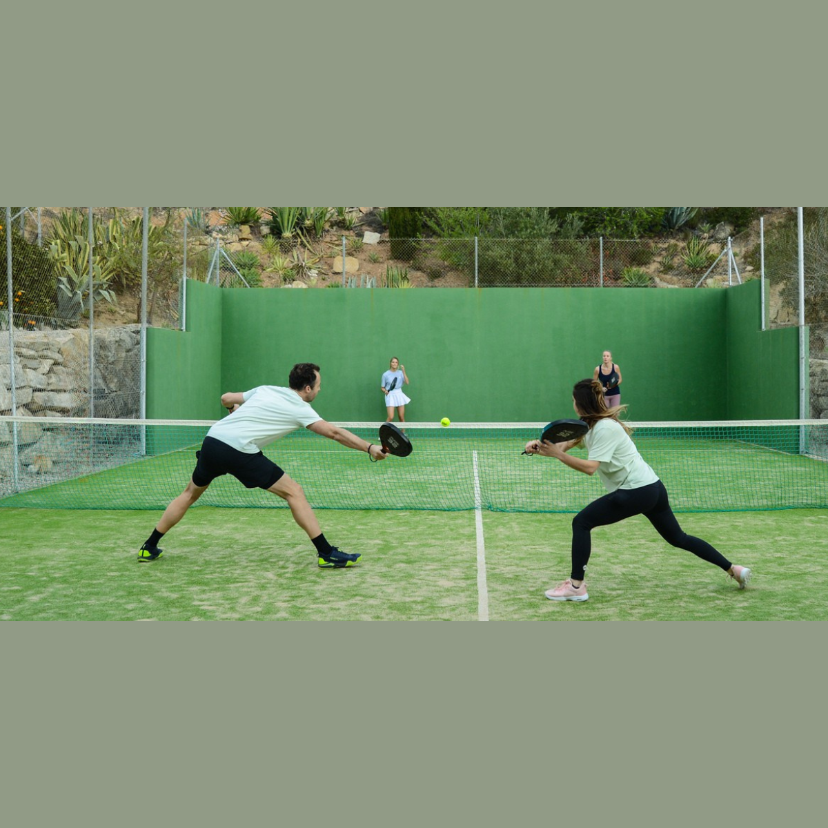 Alles wat je moet weten over padel: het spel, de regels en de taal van de baan