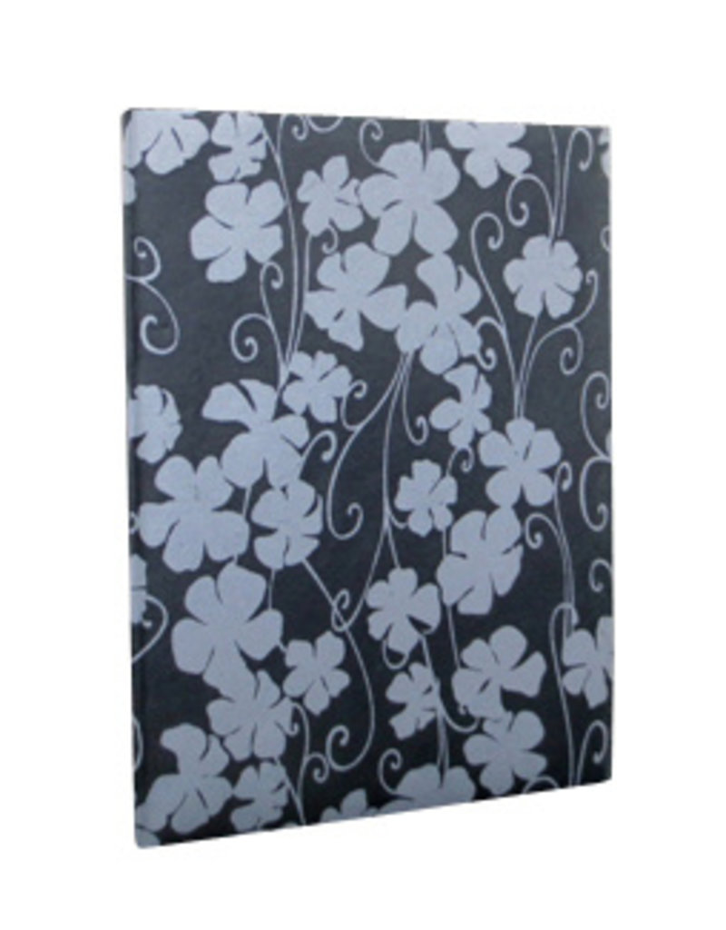 Livre d'or avec un decor floral en argent