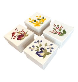 TH192 Box of mulberry paper with a flower decoration