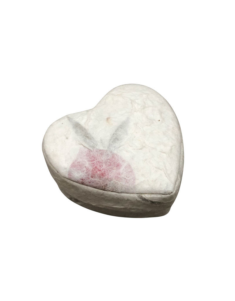 TH699 - Heart-shaped box with petals