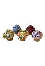 Fleurs fait a main, dans un pot de fleurs.