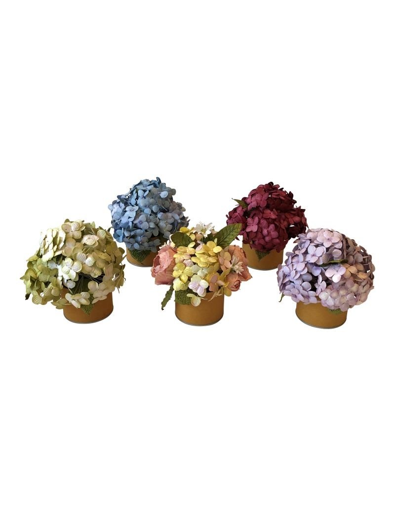 Fleurs fait a main, dans un pot de fleurs.