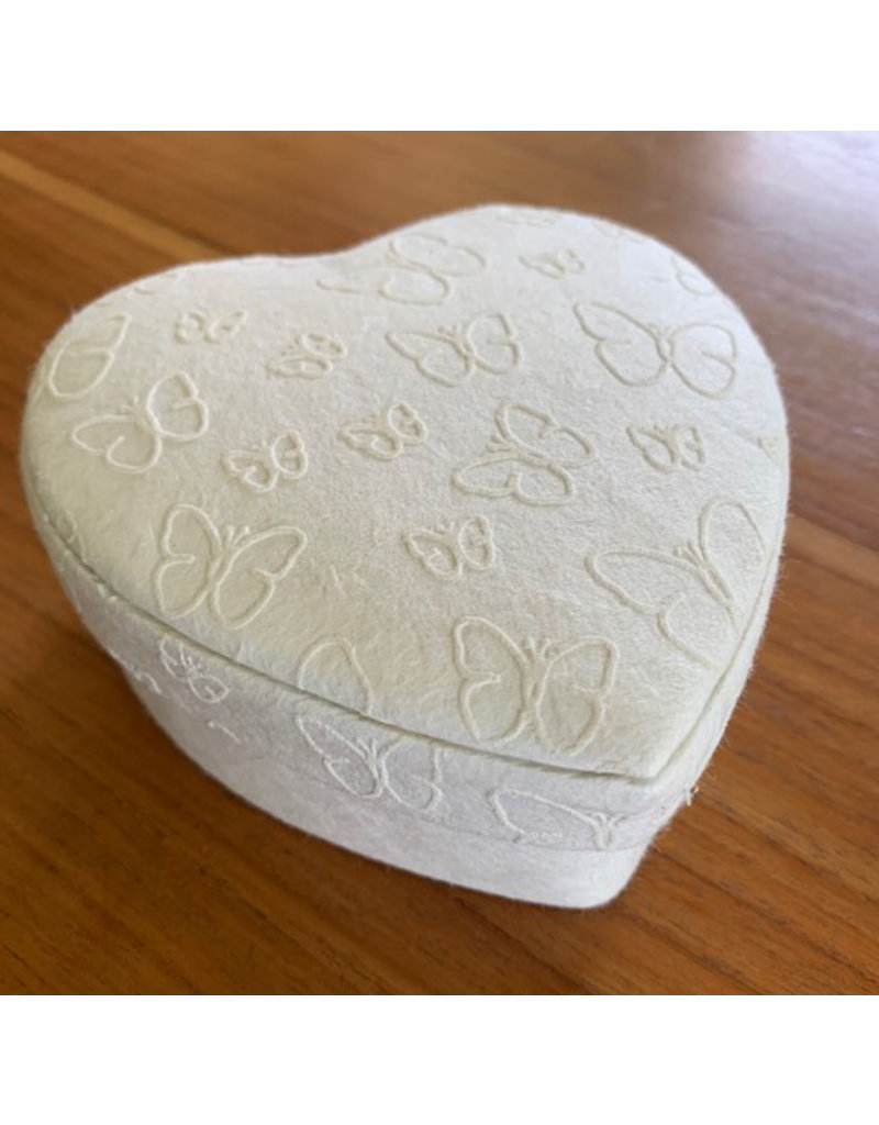 TH262 - Heart-shaped box with butterflies