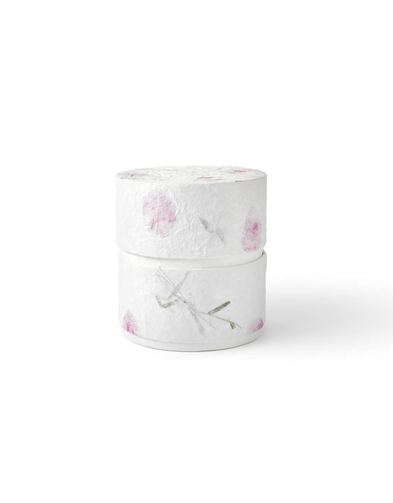 . Eco urn bekleed met natuurpapier met bloemen