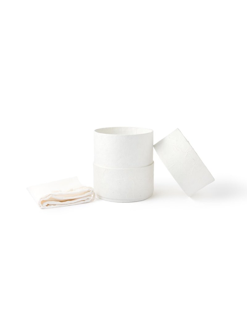 . Urne écologique recouverte de papier naturel