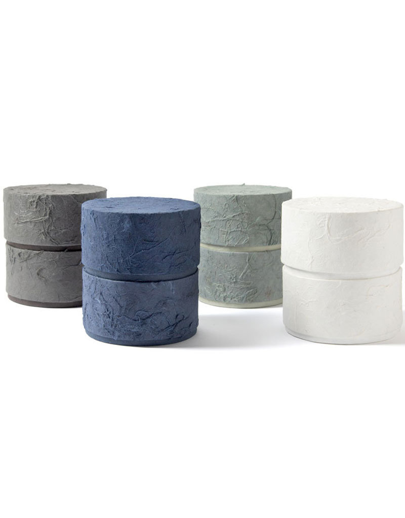 . Öko-Urne mit Naturpapier überzogen