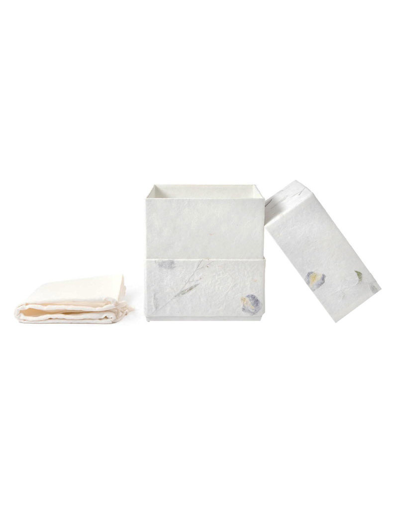 . Eco urn bekleed met natuurpapier met bloemen