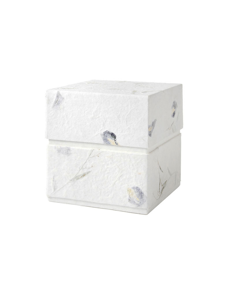 . Eco urn bekleed met natuurpapier met bloemen