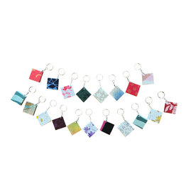 TH993 - Set of 50 key rings in a mini booklet