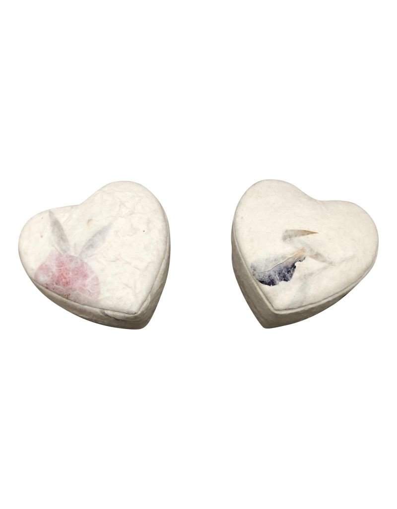 TH266 - Heart-shaped box with petals