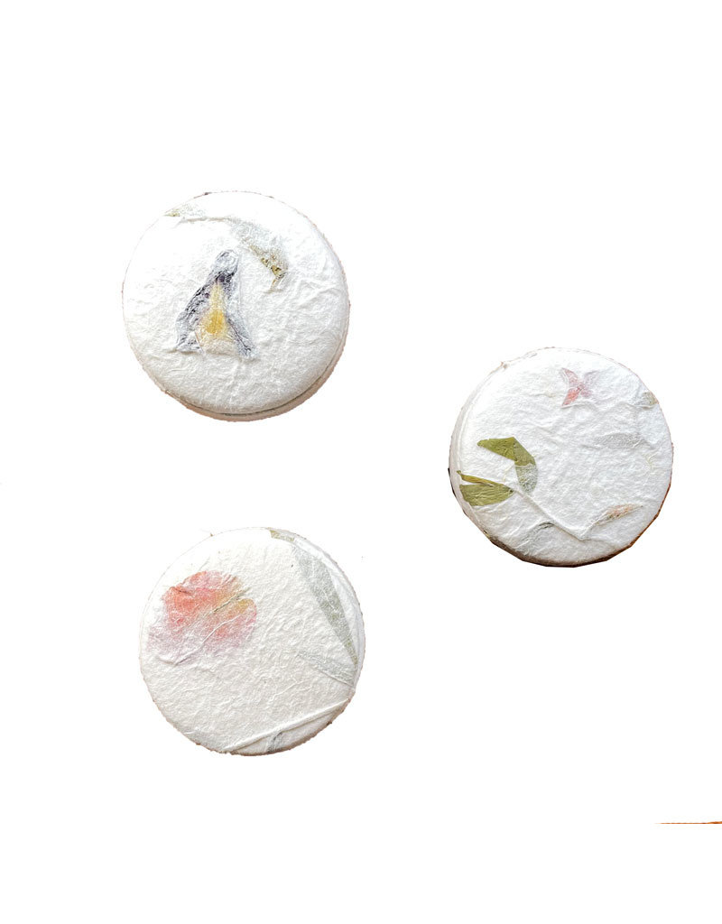 Round box with bougainvillea leaf
