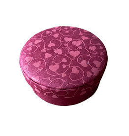 TH261 Round box with hearts print