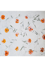 Mulberry papier met cosmos bloemen.