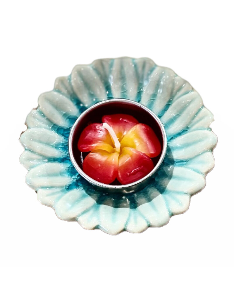 plat en porcelaine avec bougie chauffe-plat