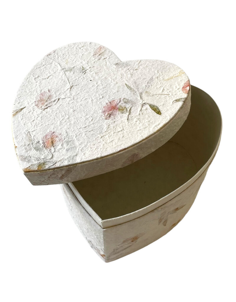 TH698 - Heart-shaped storage box 24x24cm