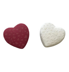 TH441 - Heart-shaped box with hearts