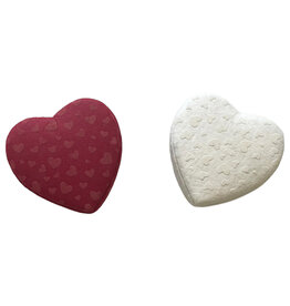 TH260 - Boîte en forme de cœur avec des cœurs