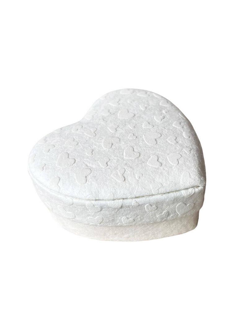 TH441 - Herzförmige Schachtel mit Herzen