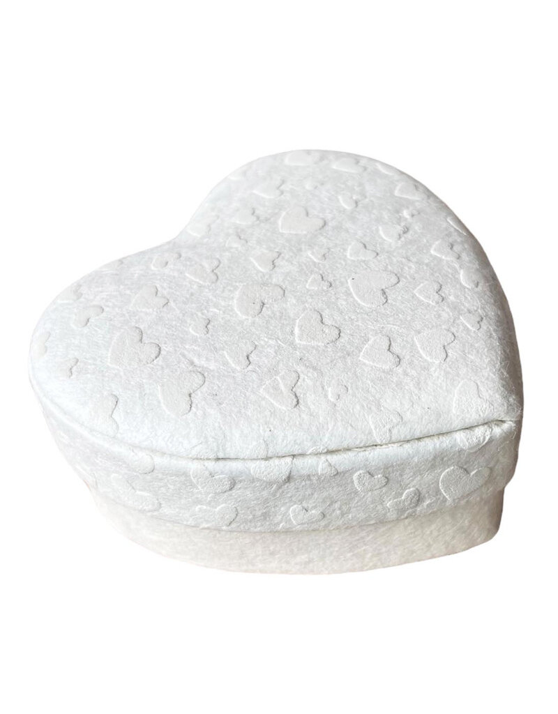 TH260 - Heart-shaped box with hearts