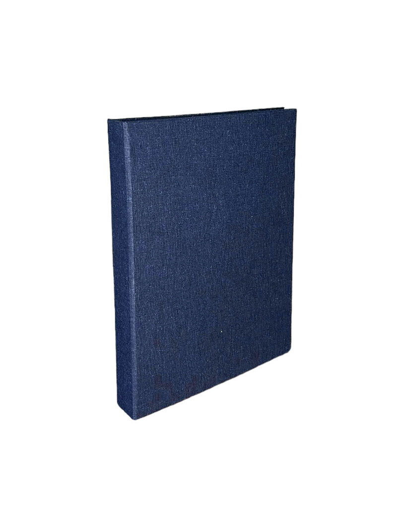 Folder with hemp fabric on the outside