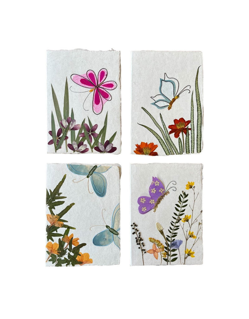 . Ensemble de 4 cartes/enveloppes avec un motif de papillons