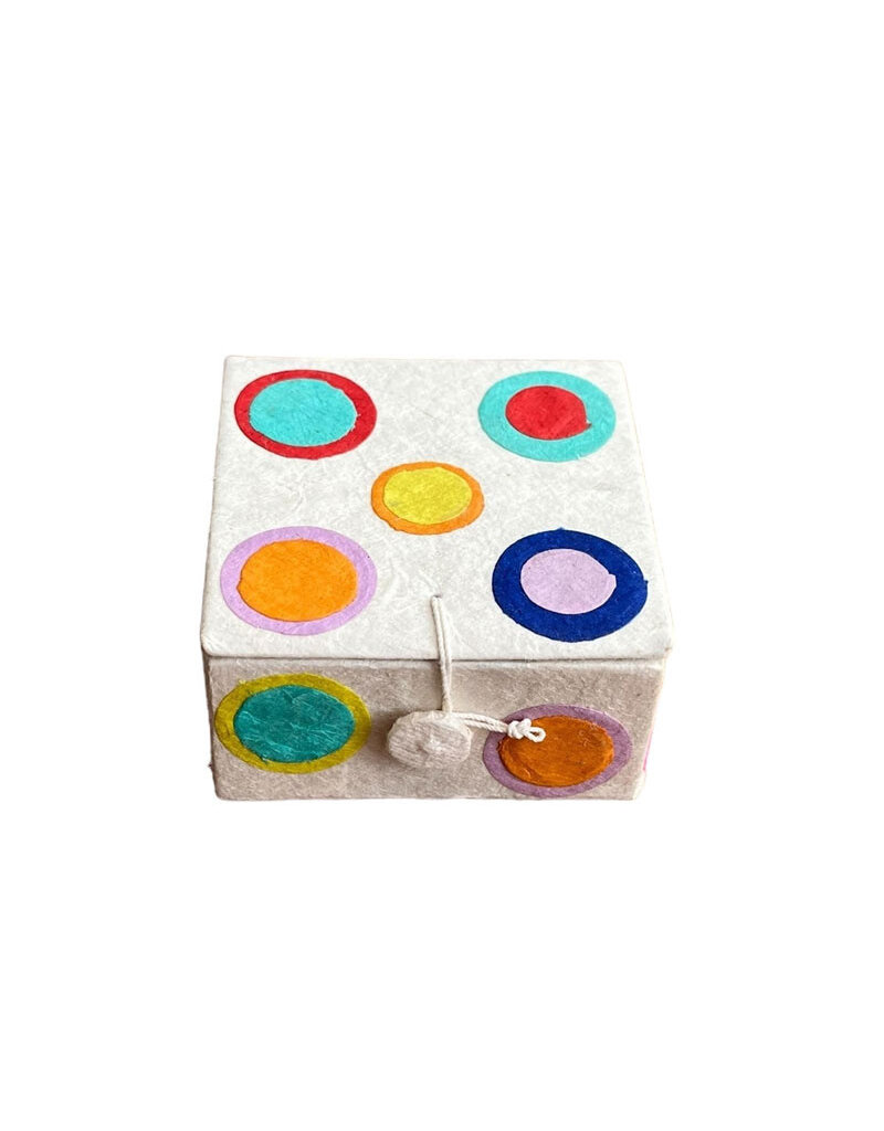 NE181 - Square box made of lokta paper