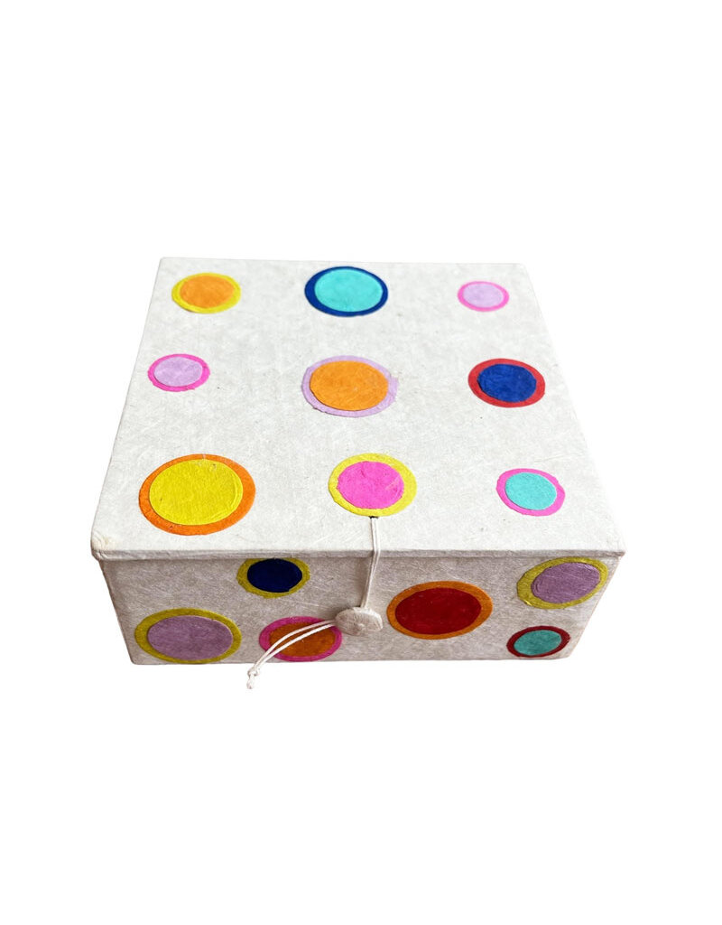 NE182 - Square box made of lokta paper