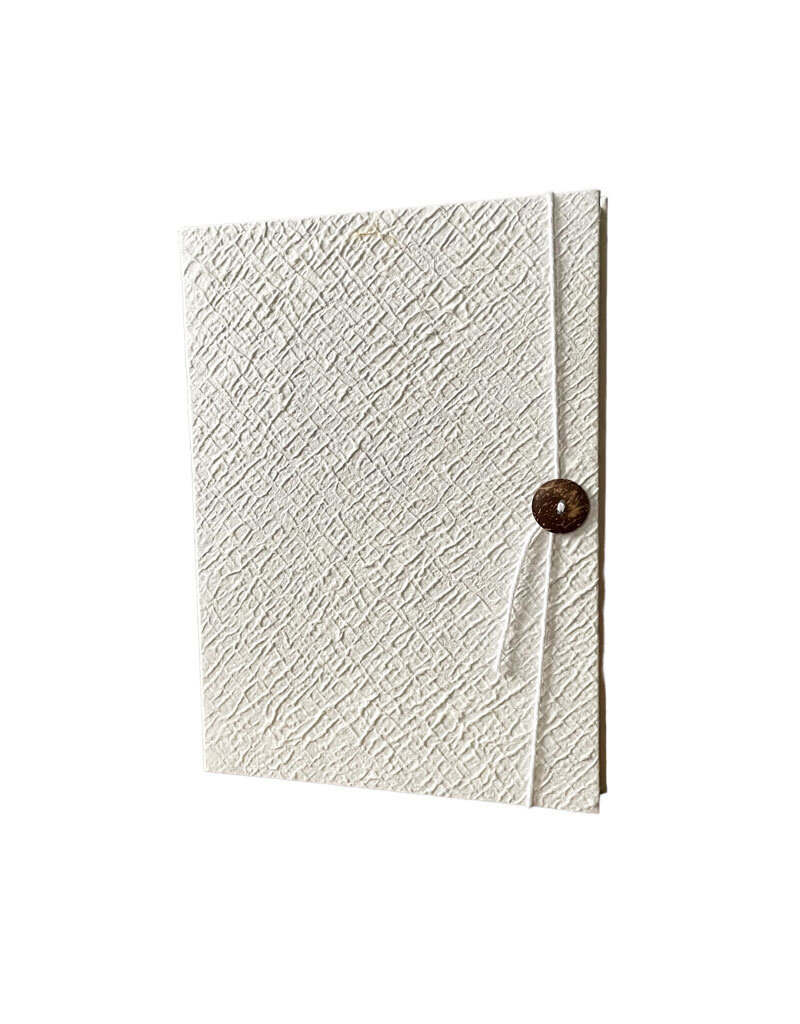 TH314 - Keepsake box with closure string and button