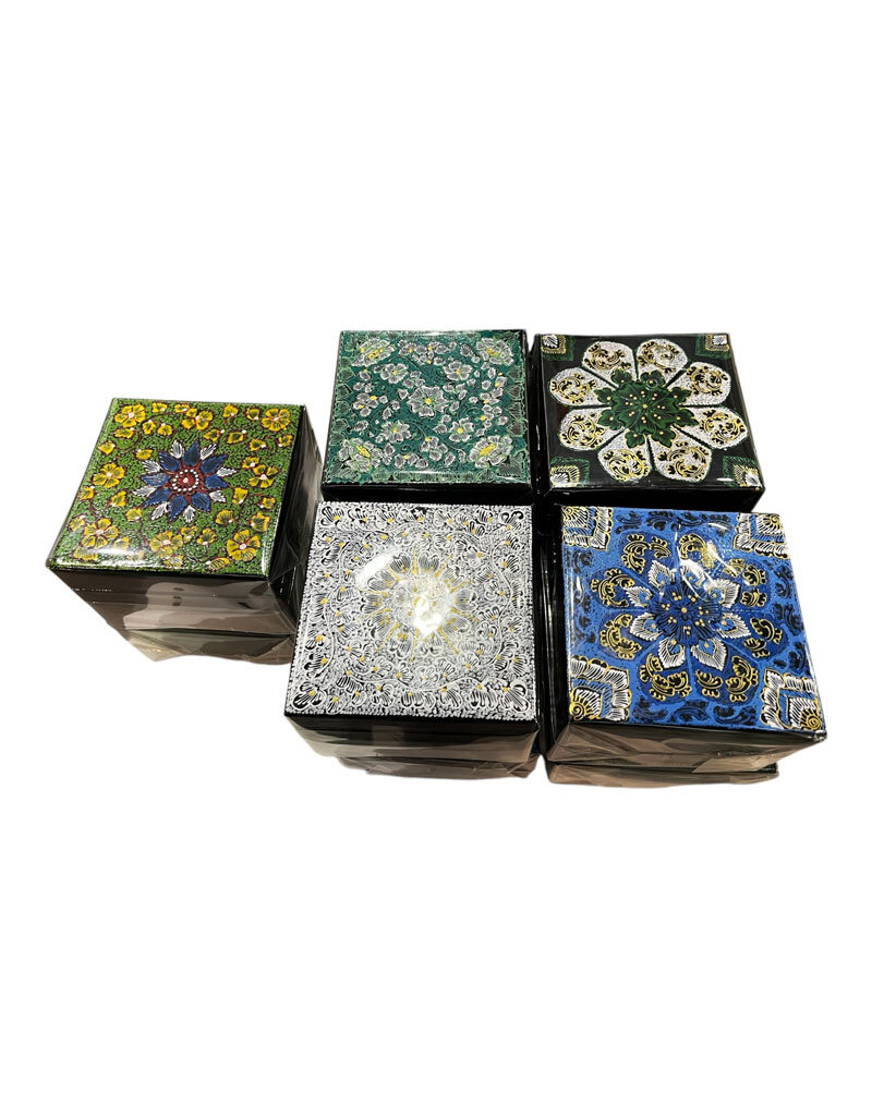 TH450 - Lackierte Schachtel 10x10 cm