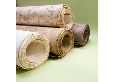 Rollen und handgeschöpftes Papier im XXL-Format