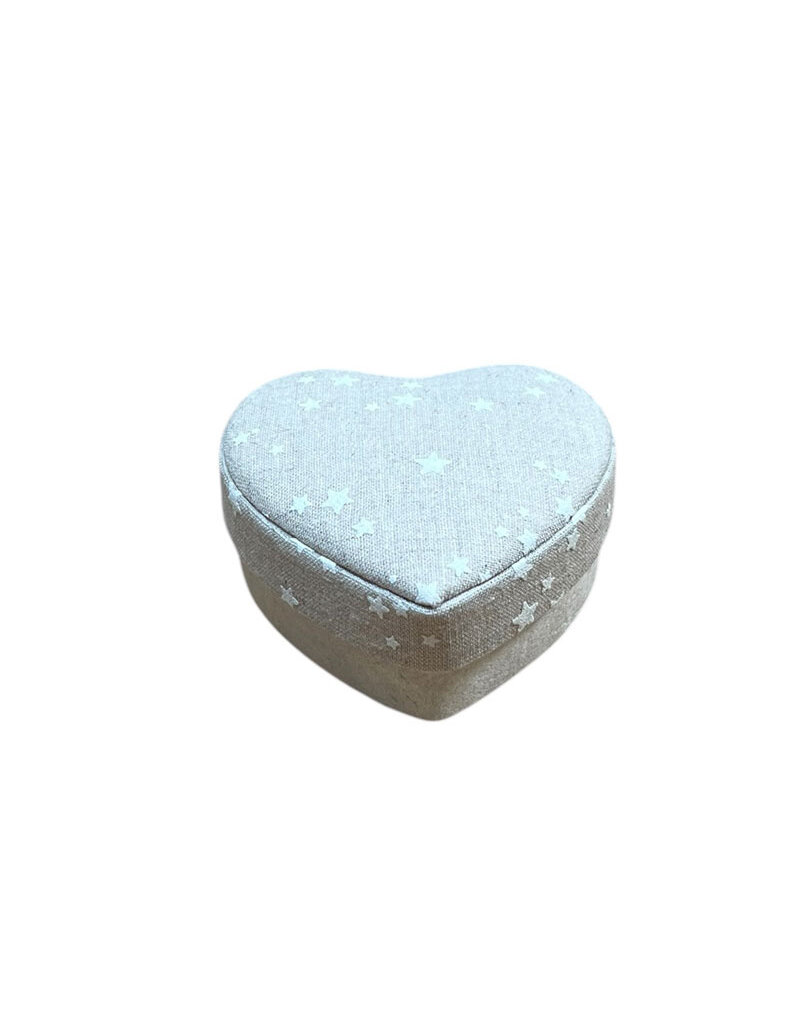 petite boîte en forme de coeur impression petits etoiles