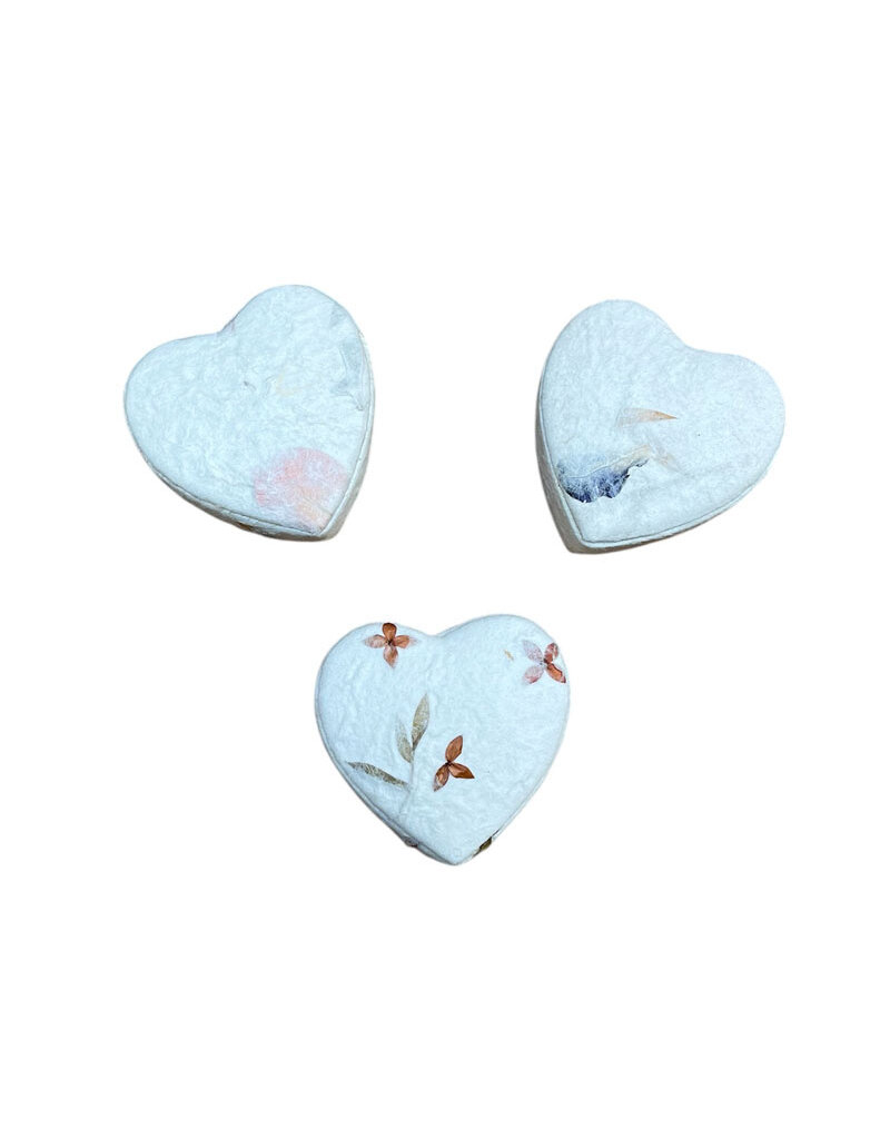 Heartshape box with flowerpaper