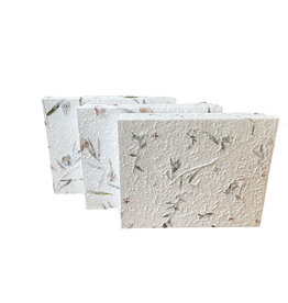 TH137 - Keepsake box with flowers/leaves