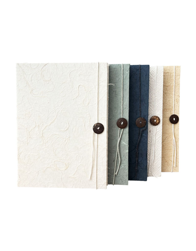 TH314 - Keepsake box with closure string and button