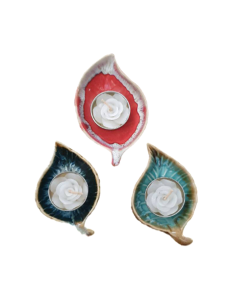 plat en porcelaine avec bougie chauffe-plat