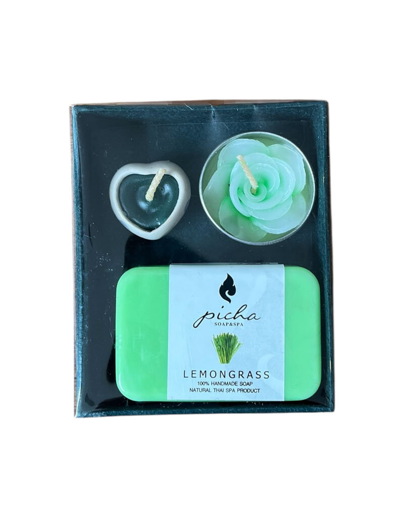 Cadeau doosje met  zeepjes/kaarsje