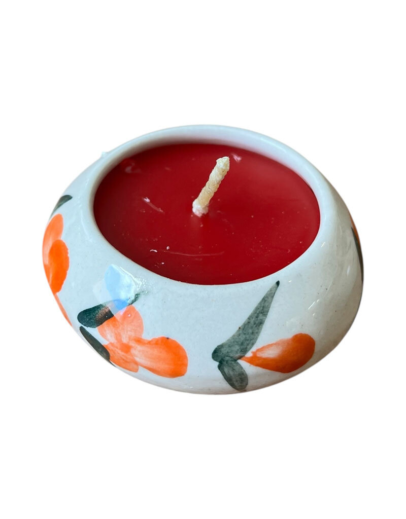 Large round candle in porcelain.