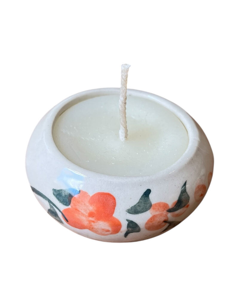 Large round candle in porcelain.