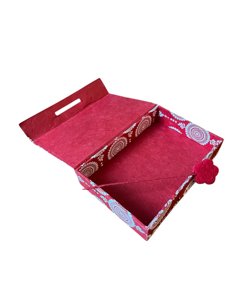 NE148 - Square box made of lokta paper