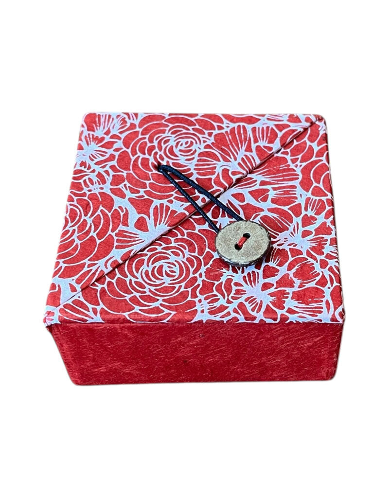 NE232 - Square box made of lokta paper