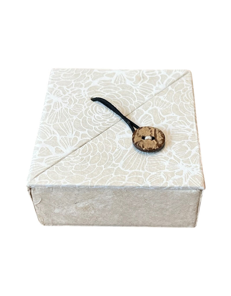 NE232 - Square box made of lokta paper
