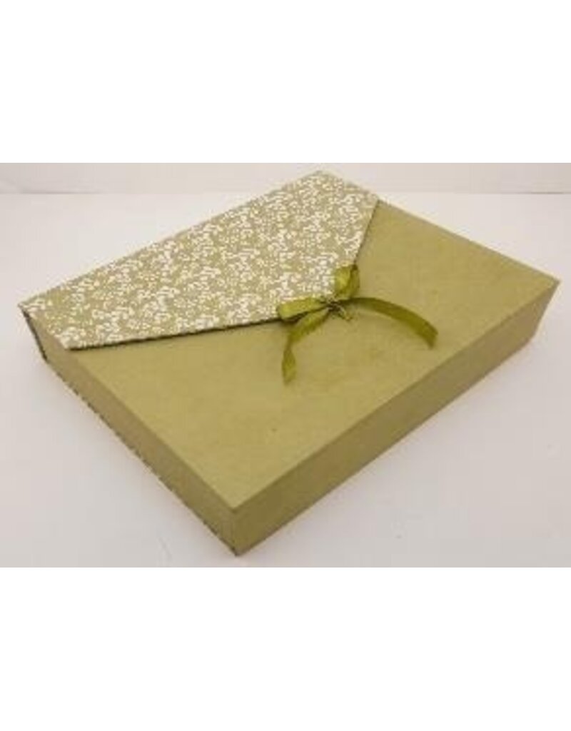NE455 - Keepsake box with ribbon fastening