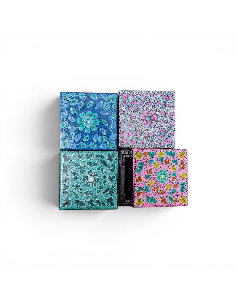 TH449 - Lacquer box 7,5x7,5 cm