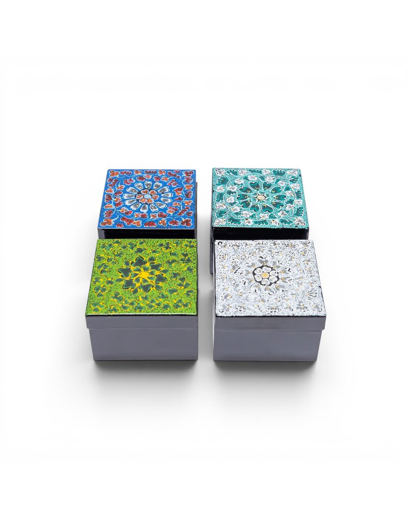 TH450 - Lackierte Schachtel 10x10 cm